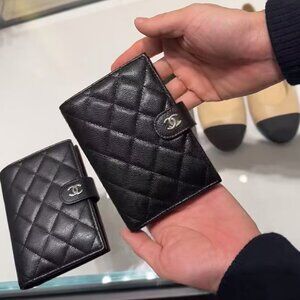 CHANEL 25S Classic Quilted Wallet Grained Caviar Cowhide Passport Bag